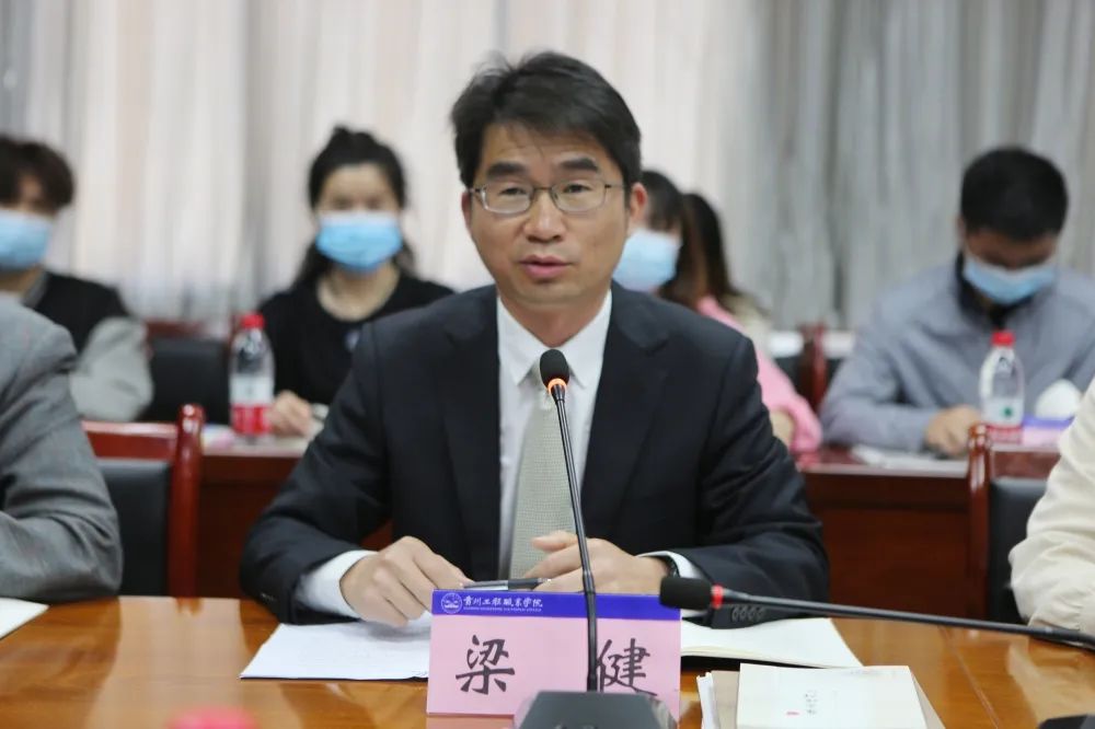 历史文化散文《岭南读碑记》新书研讨会在华体会官网华体会官网首页举行(图2)